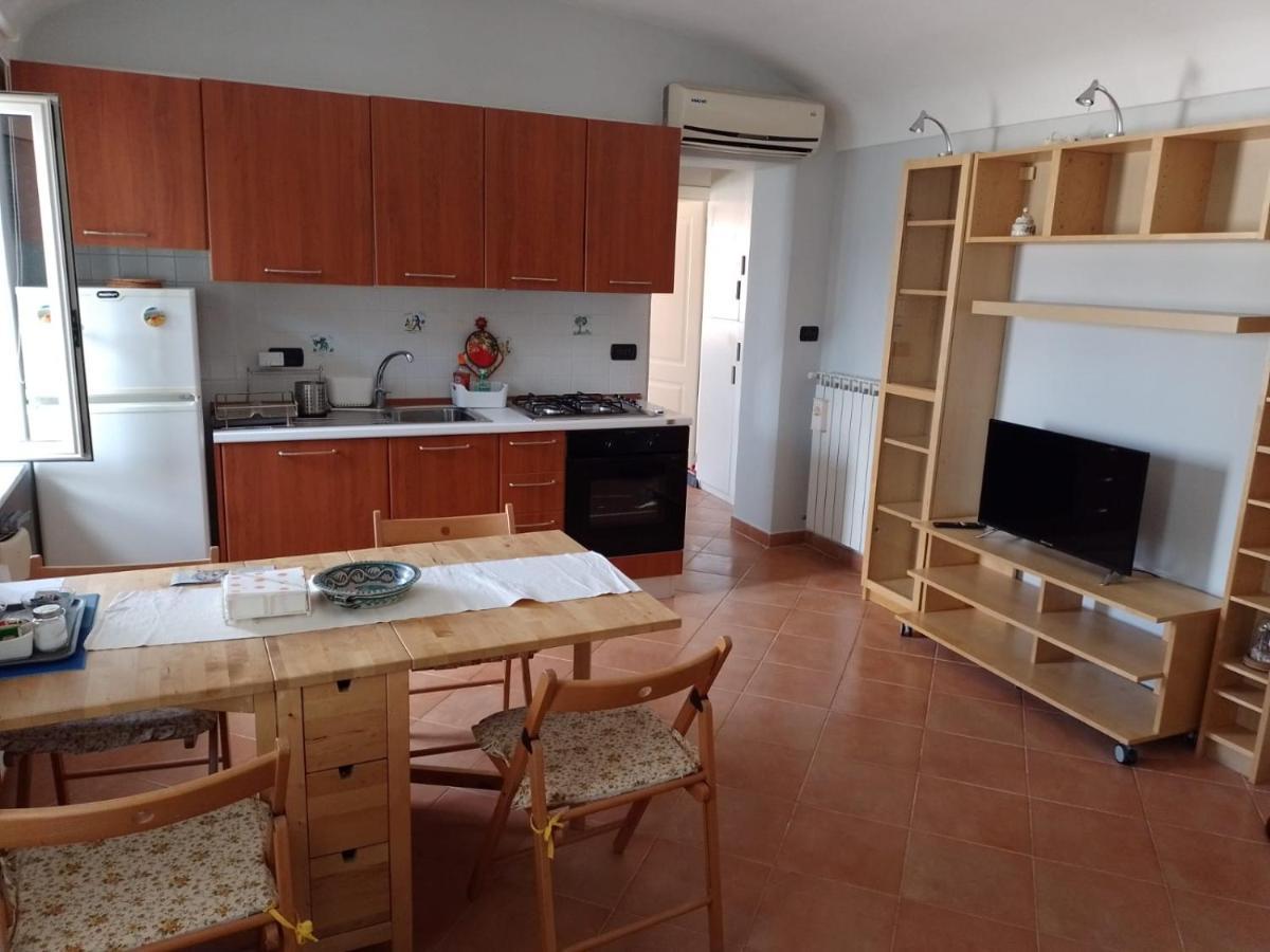 Uno Sguardo Sui Tetti Apartment Naples Exterior photo